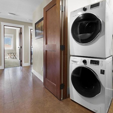 Sunset Ridge - Luxurious Corner Condo - Spectacular Mt Views With Open Pool! 캔모어 외부 사진