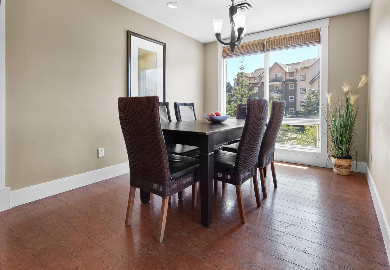 Sunset Ridge - Luxurious Corner Condo - Spectacular Mt Views With Open Pool! 캔모어 외부 사진