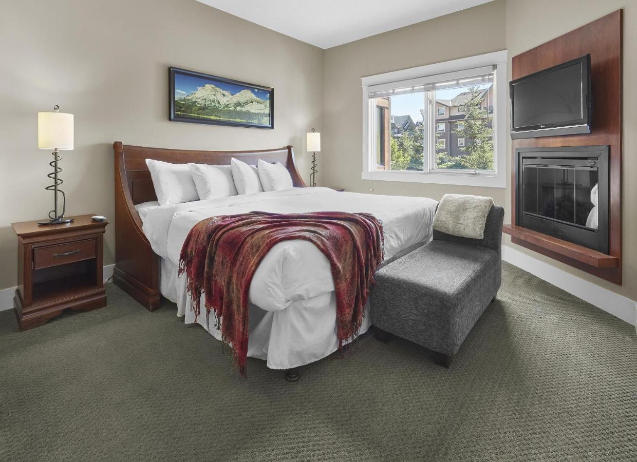 Sunset Ridge - Luxurious Corner Condo - Spectacular Mt Views With Open Pool! 캔모어 외부 사진