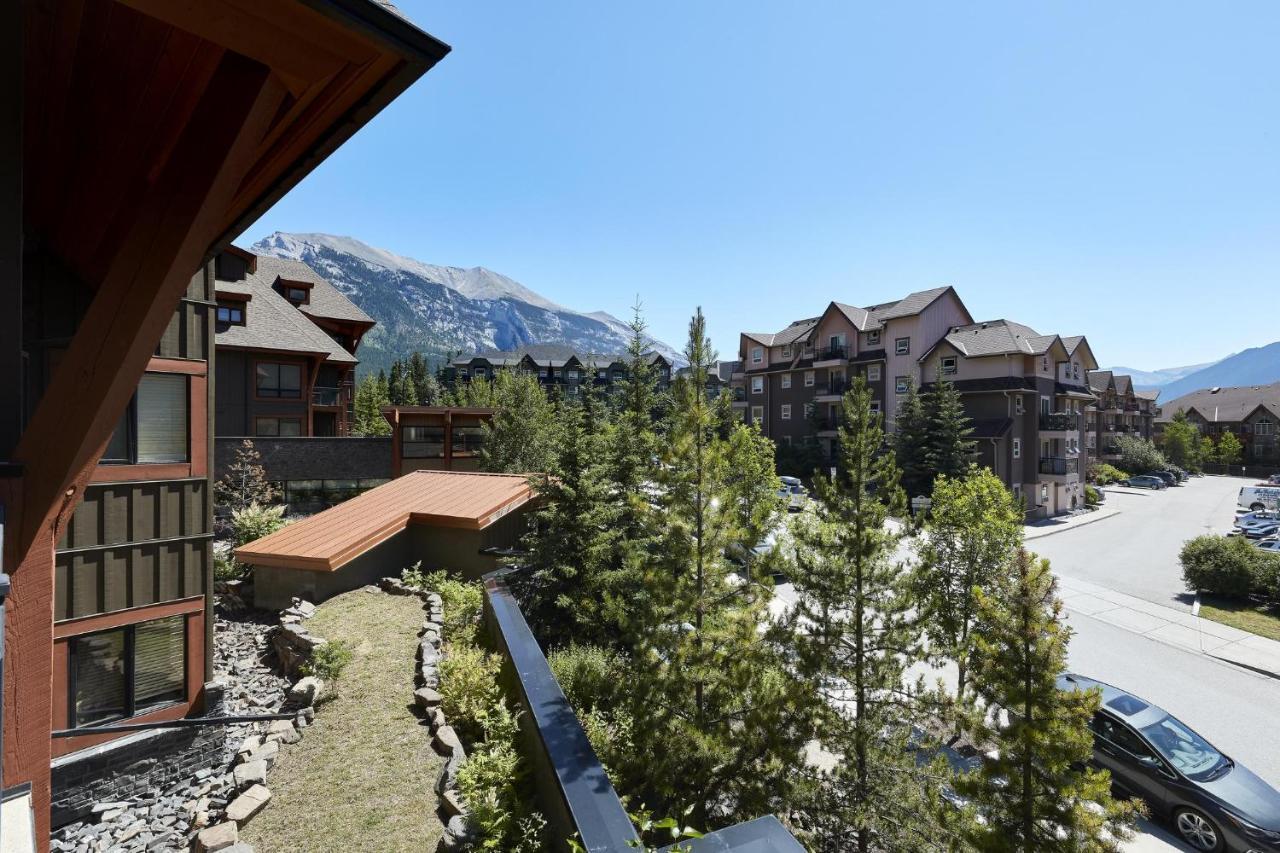 Sunset Ridge - Luxurious Corner Condo - Spectacular Mt Views With Open Pool! 캔모어 외부 사진