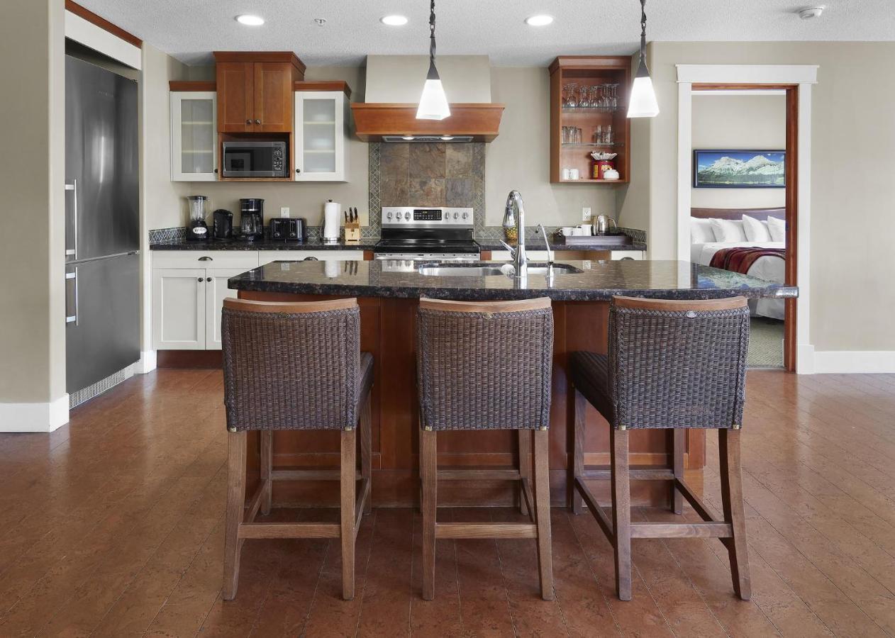 Sunset Ridge - Luxurious Corner Condo - Spectacular Mt Views With Open Pool! 캔모어 외부 사진