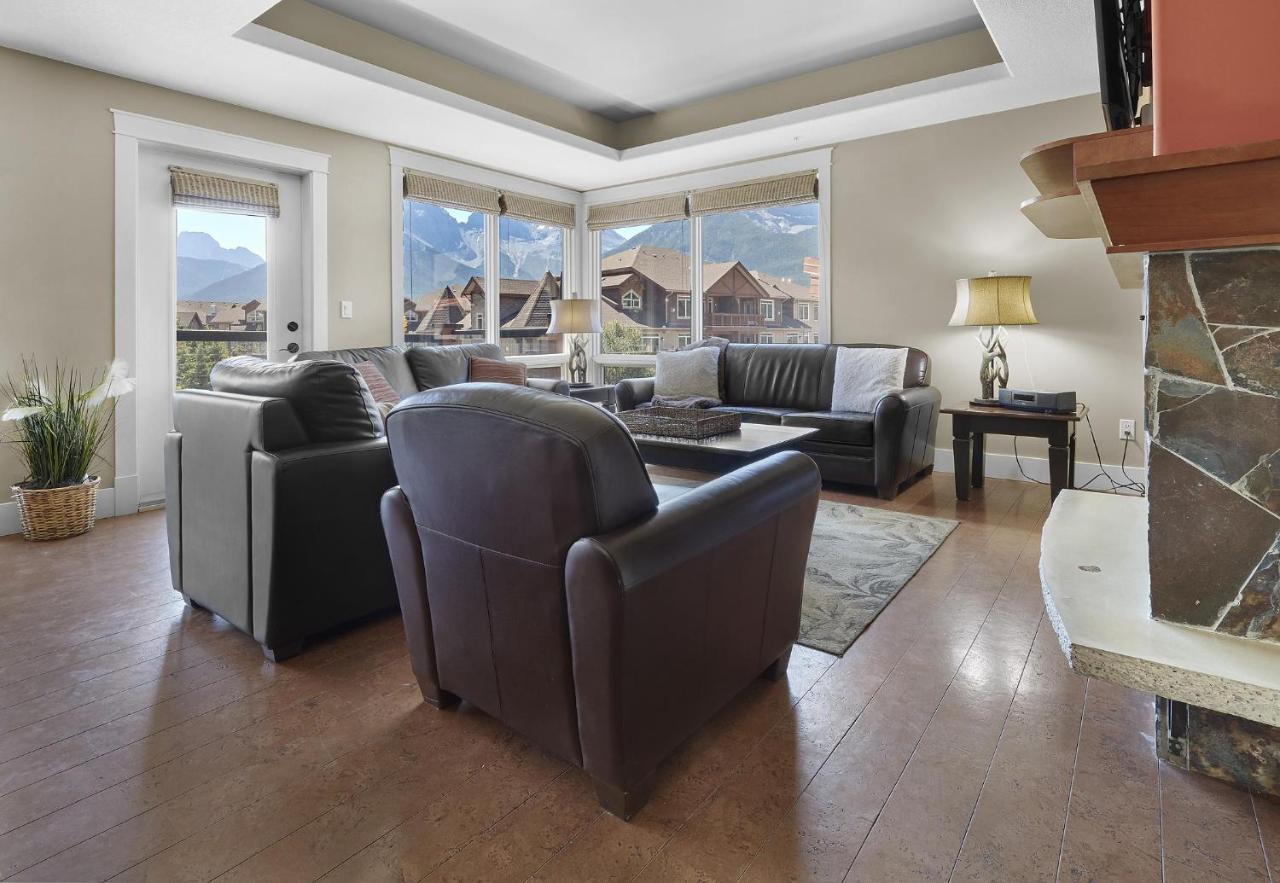 Sunset Ridge - Luxurious Corner Condo - Spectacular Mt Views With Open Pool! 캔모어 외부 사진